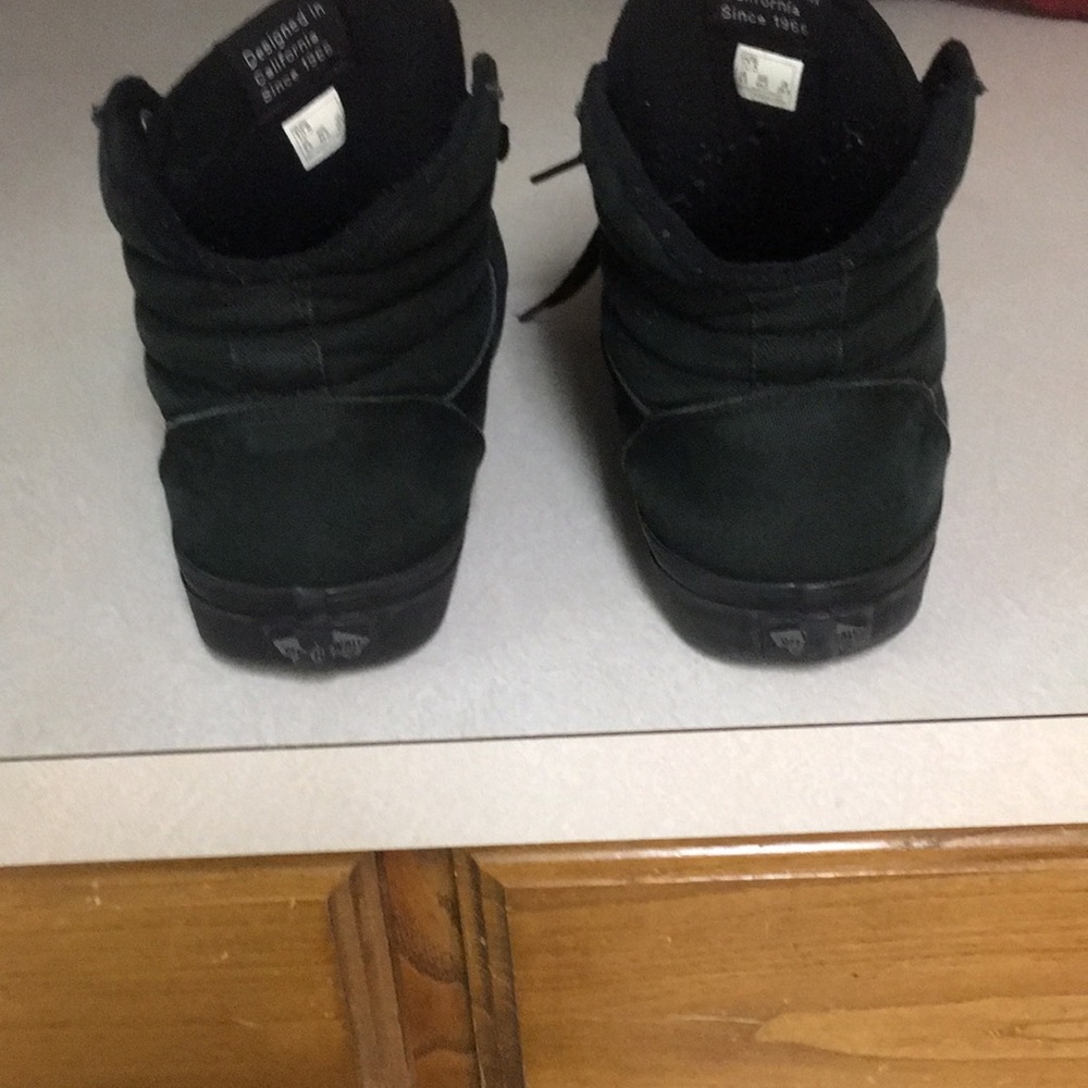 Black on black  (VANS) yes they are use but in good condition no rips good price - Picture 4 of 5